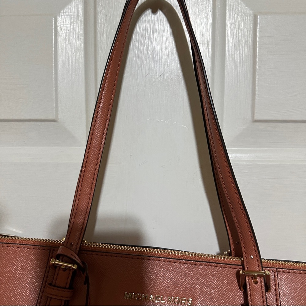 Michael Kors Jet Set East West Gold Tone Logo Charm Tote Bag Brown Leather  EUC‎ - Picture 6 of 12